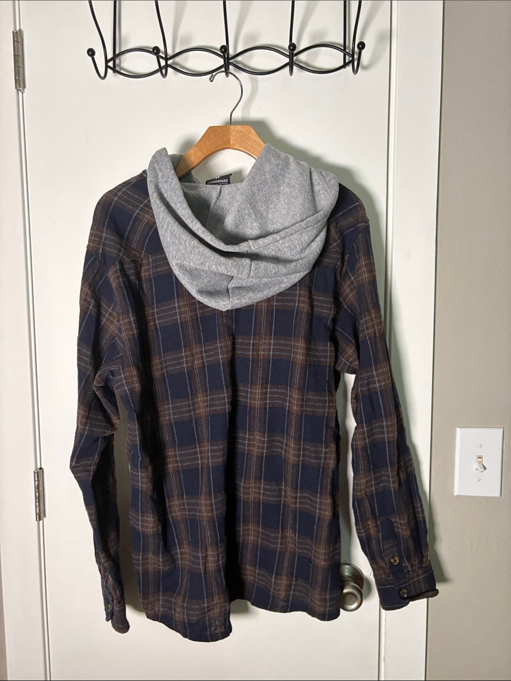Men's Navy and Brown Plaid Hooded Flannel - Picture 4 of 5